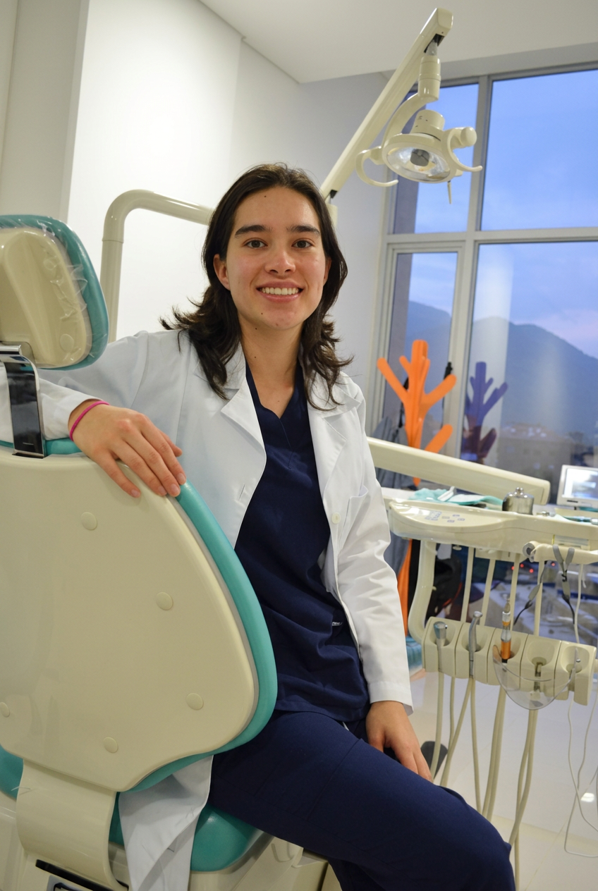 Dra. Laura Lara, odontóloga especialista en rehabilitación oral